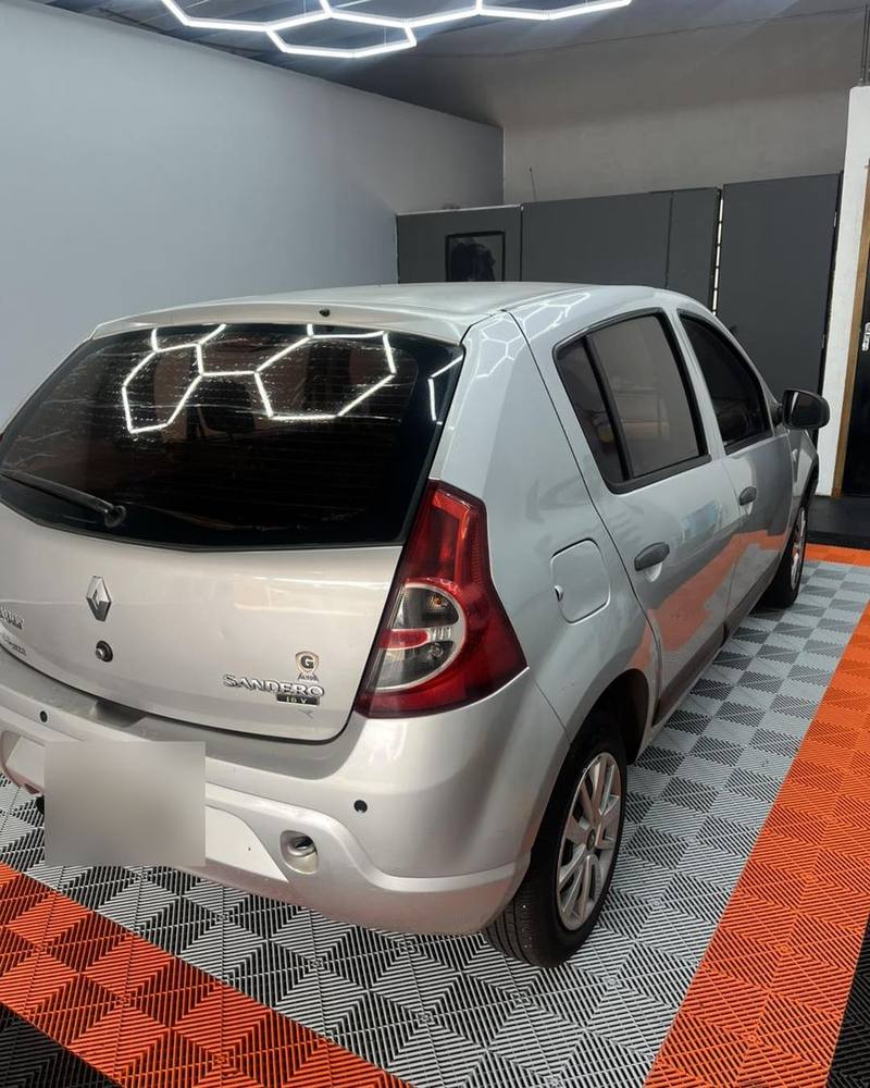 Renault Sandero com película aplicada